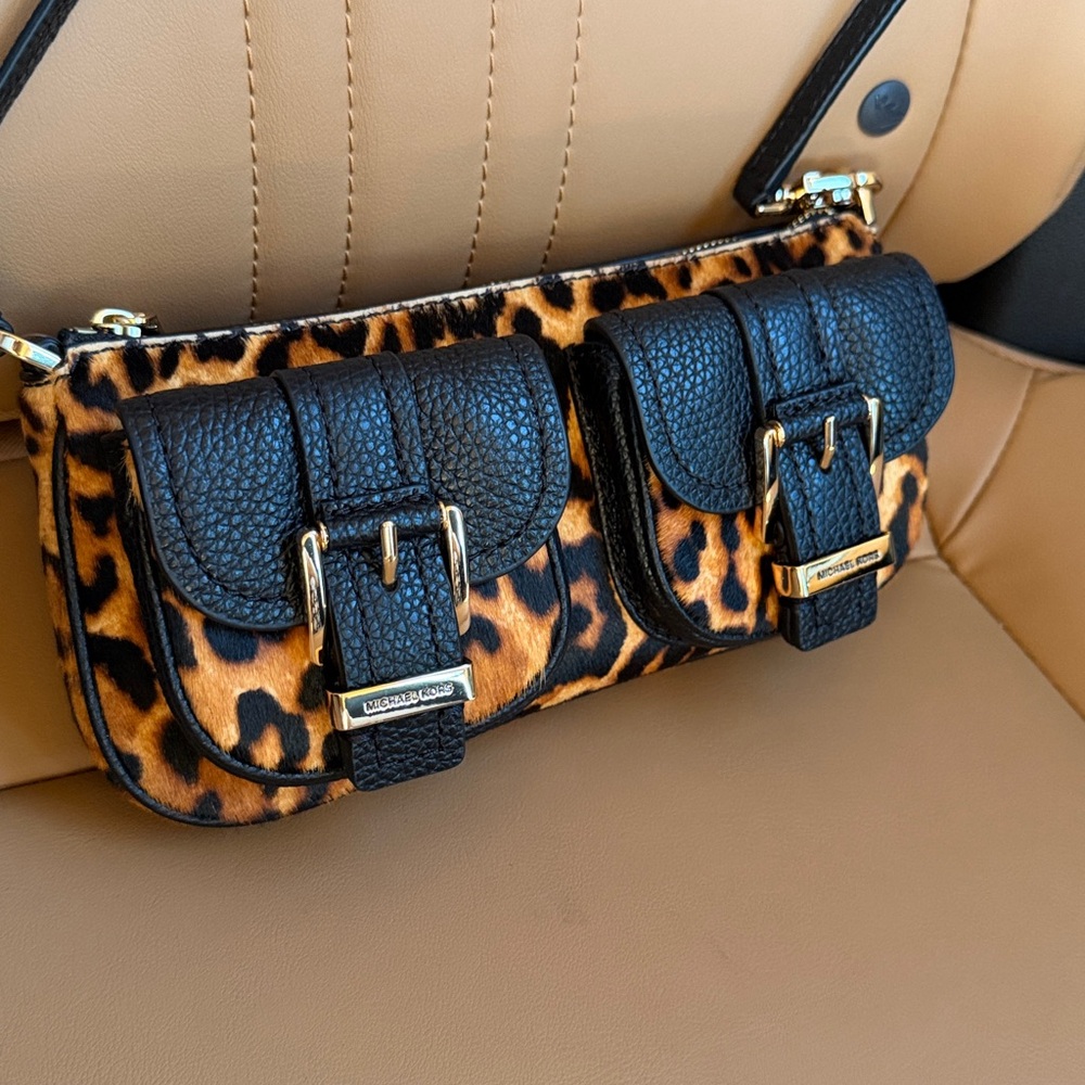 ✨Host pick✨Michael Kors Leopard 100% leather Shoulder Bag - Picture 4 of 8